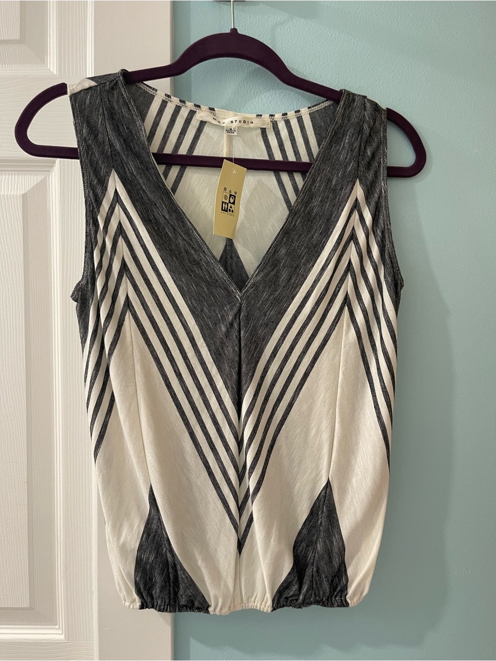 NWT Max Studio Womens Sleeveless V Neck Blouse Gray & White Striped Size S